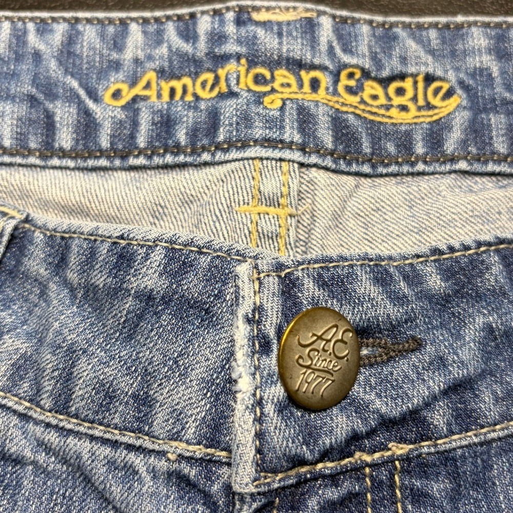 American Eagle Denim Cuffed Shorts Medium Wash Low Rise Size 6 - Picture 3 of 7